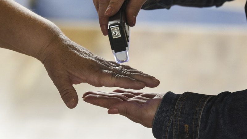 Komunisti od Vučića traže leks specijalis da se ne overavaju potpisi za izbore 1 Komunisti od Vučića traže leks specijalis da se ne overavaju potpisi za izbore 1