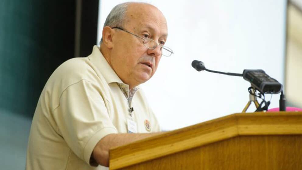 "Ova odluka nije posledica dogovora sa studentima, većina nastavnika u ovom činu vidi spas institucija": Profesor Ekonomskog fakulteta o početku onlajn nastave 1 "Ova odluka nije posledica dogovora sa studentima, većina nastavnika u ovom činu vidi spas institucija": Profesor Ekonomskog fakulteta o početku onlajn nastave 1