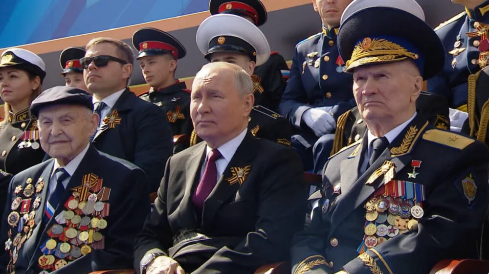 Putin zajedno sa veteranima NKVD-a i KGB-a preuzeo Paradu pobede 1 Putin zajedno sa veteranima NKVD-a i KGB-a preuzeo Paradu pobede 1