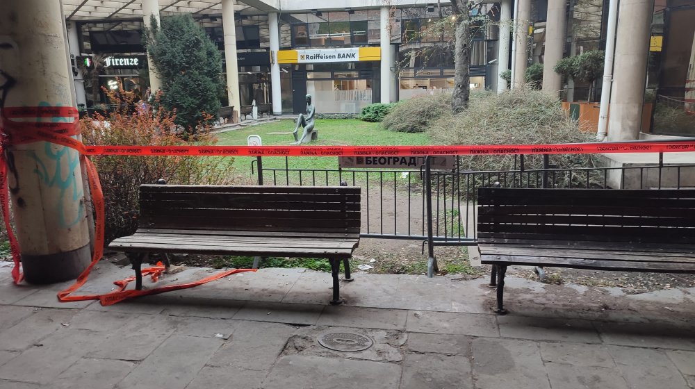 Obrušio se deo plafona Bezistana u centru Beograda (FOTO) 1 Obrušio se deo plafona Bezistana u centru Beograda (FOTO) 1