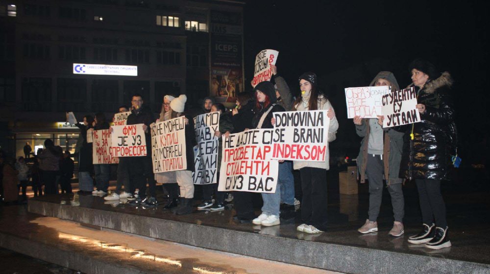 Studenti, srednjoškolci i građani u još jednoj protestnoj šetnji ulicama Leskovca 1 Studenti, srednjoškolci i građani u još jednoj protestnoj šetnji ulicama Leskovca 1