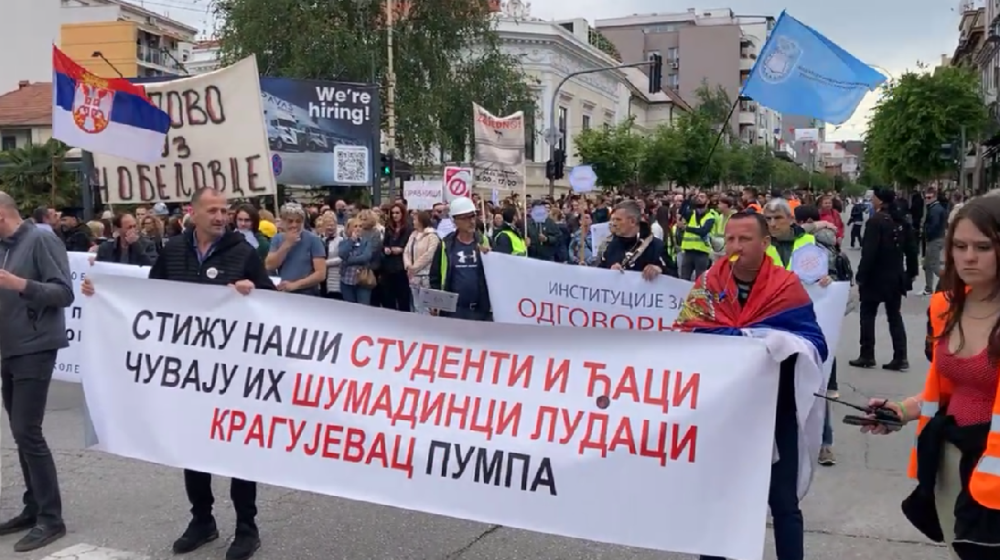Protest u Kragujevcu „Struka uz studente“: Sutra nije dan kada se vraćamo u klupe i katedre, već borbe za pravdu i solidarnost 1 Protest u Kragujevcu „Struka uz studente“: Sutra nije dan kada se vraćamo u klupe i katedre, već borbe za pravdu i solidarnost 1